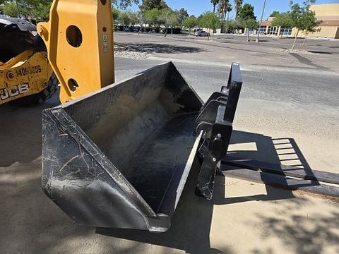 2017 JLG 1.5 CU YD for sale