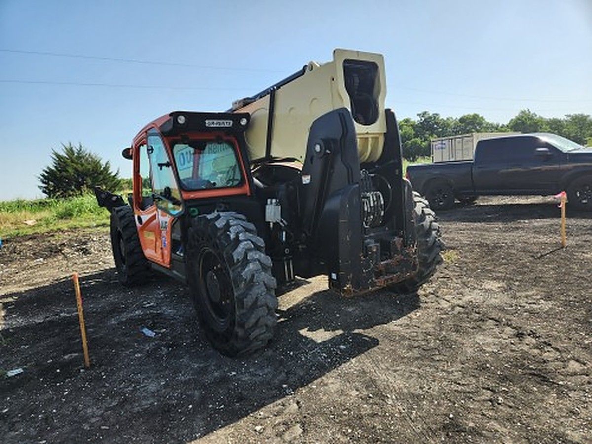 JLG 1055 photo 2