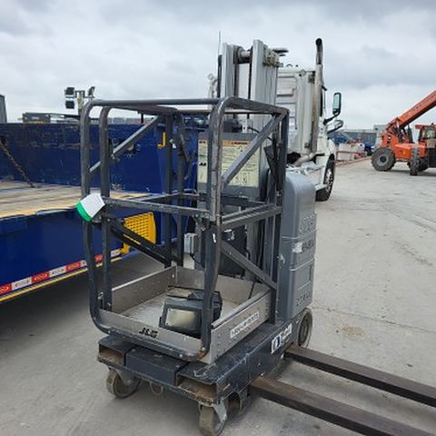 2017 JLG 20MVL Vertical Lift 18-20' Elec Self Propelled