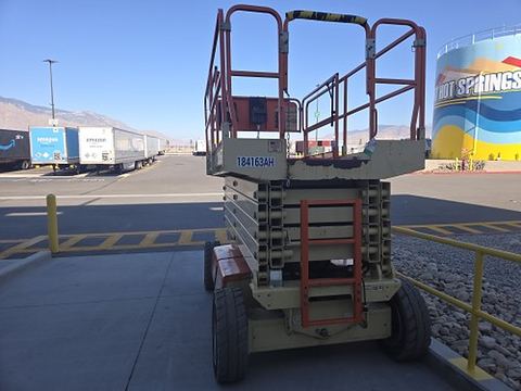 2017 JLG 4069LE Scissor Lift 39-40' Electric