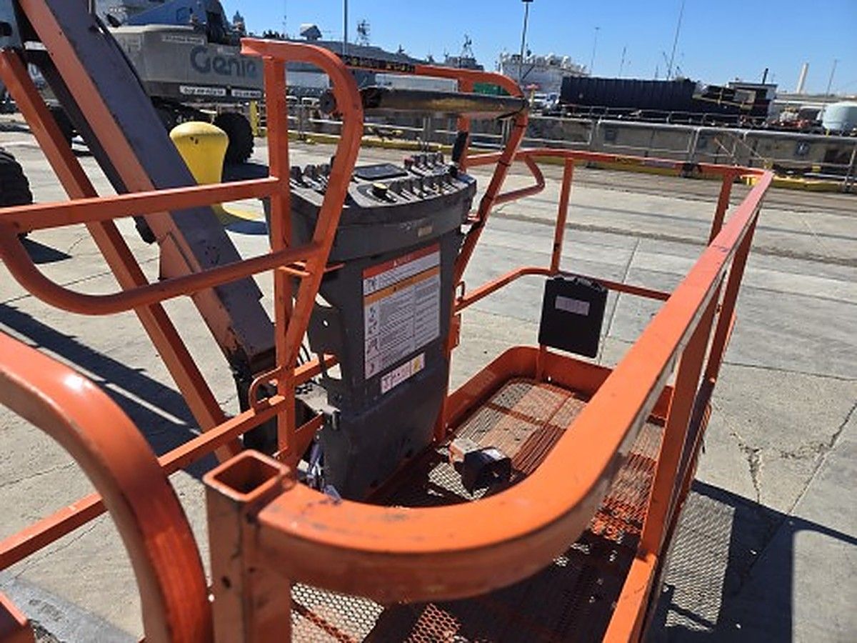 JLG 460SJ photo 4