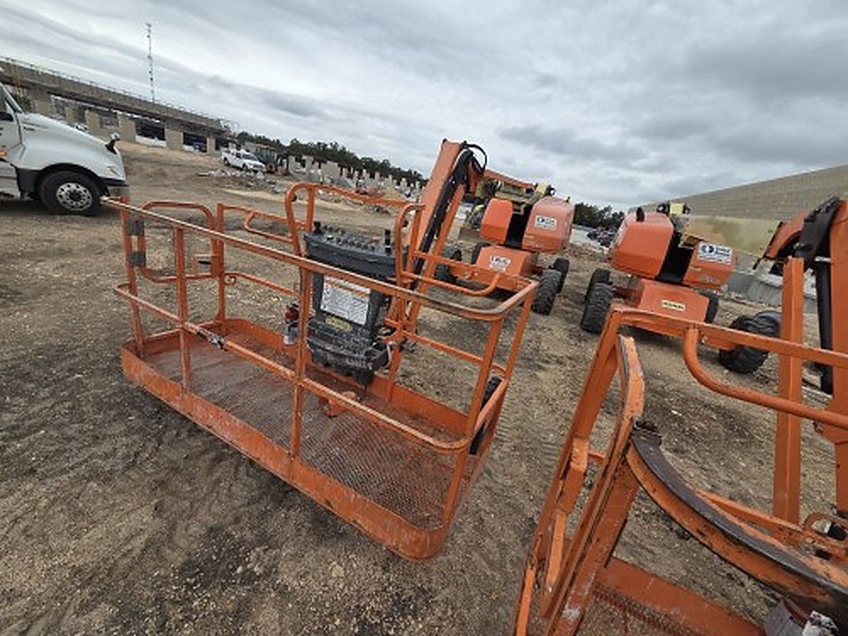 JLG 460SJ photo 2