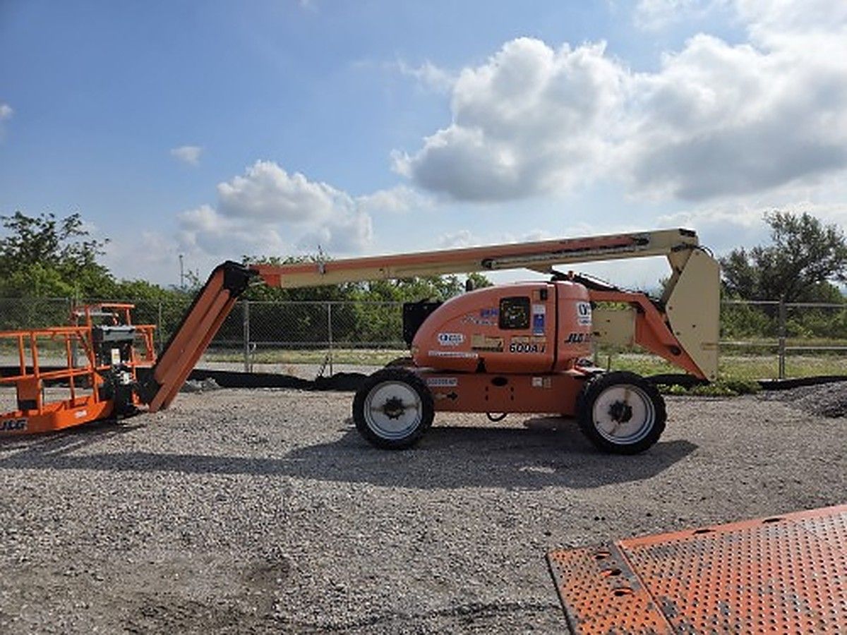 JLG 600AJ photo 2