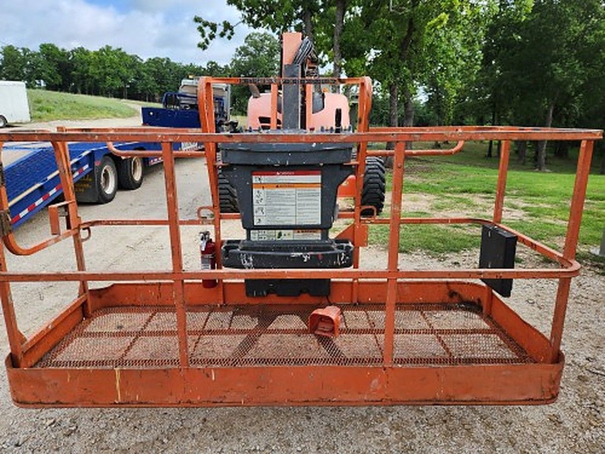 JLG 600AJ photo 9