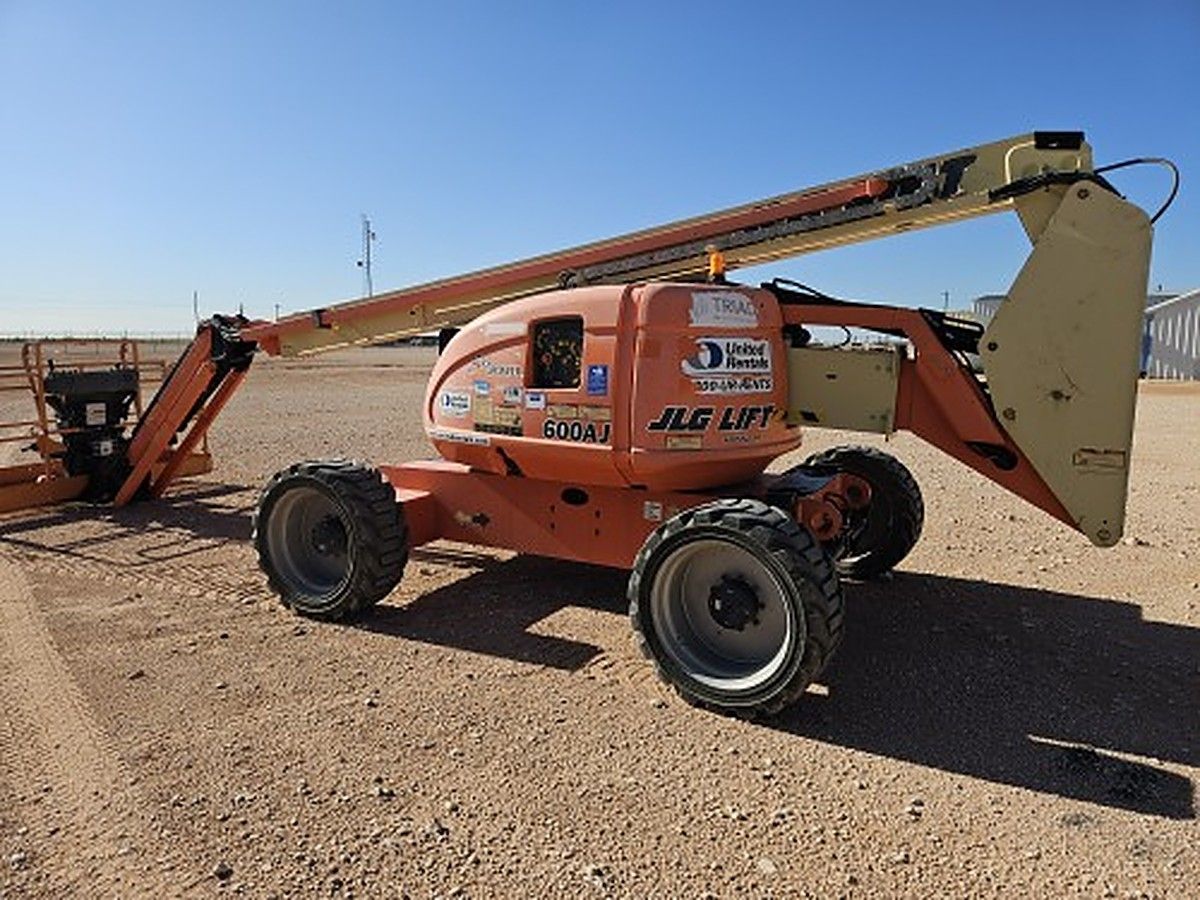 JLG 600AJ photo 2