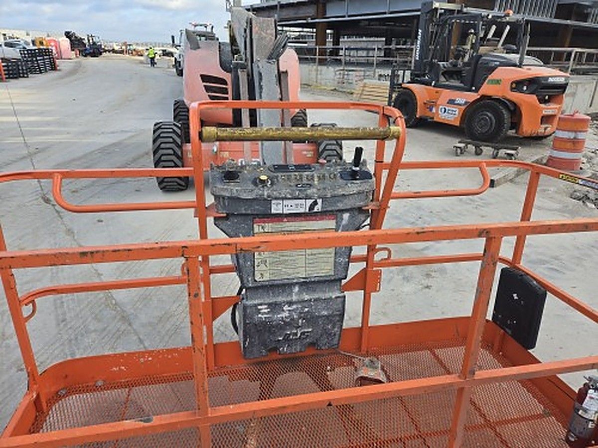 JLG 600AJ photo 5