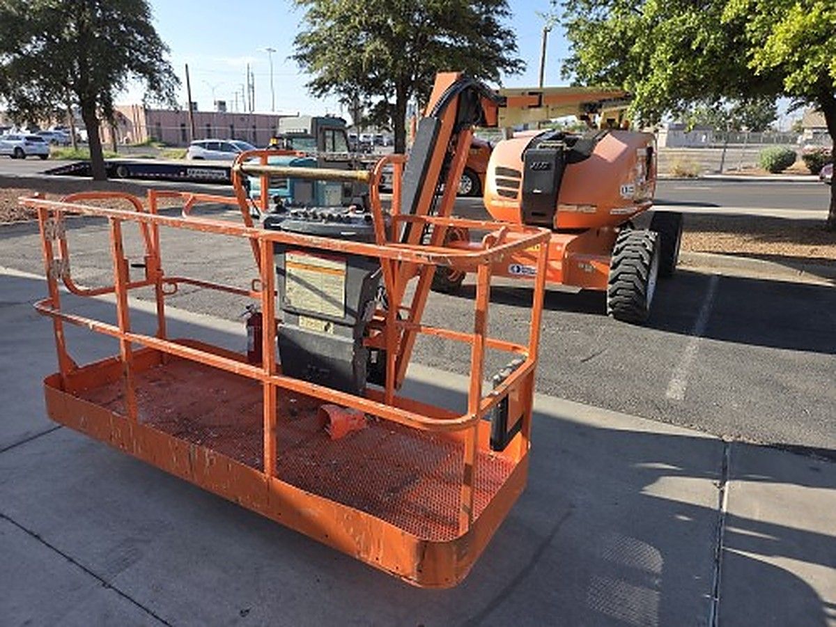 JLG 600AJ photo 2