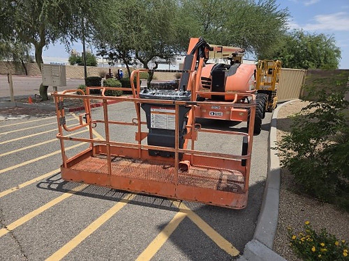 JLG 600AJ photo 11