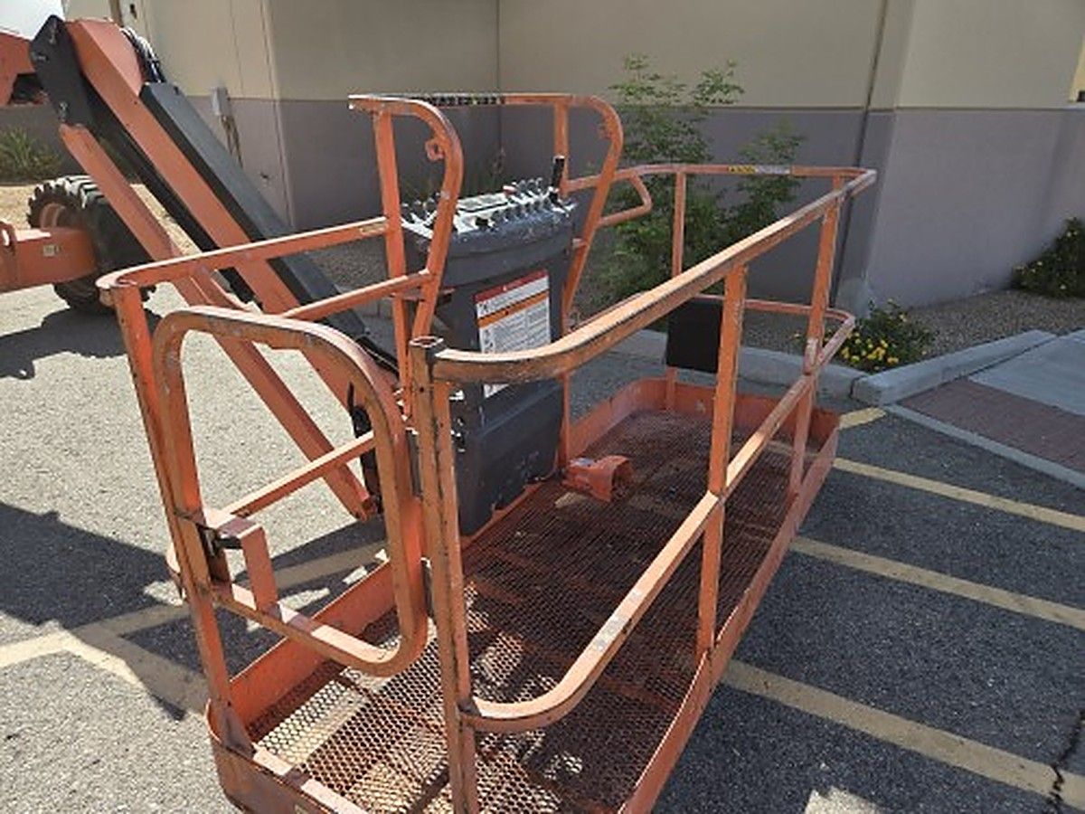 JLG 600AJ photo 9
