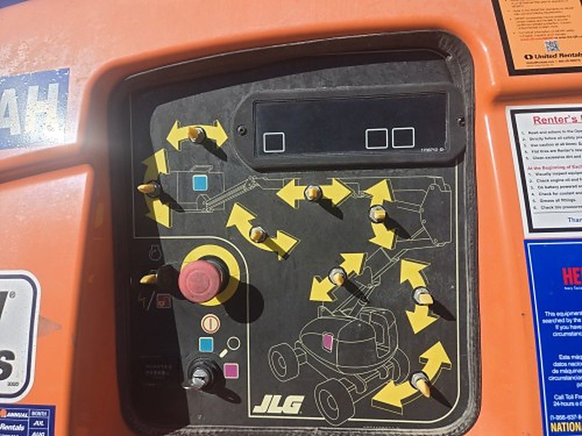 JLG 600AJ photo 2