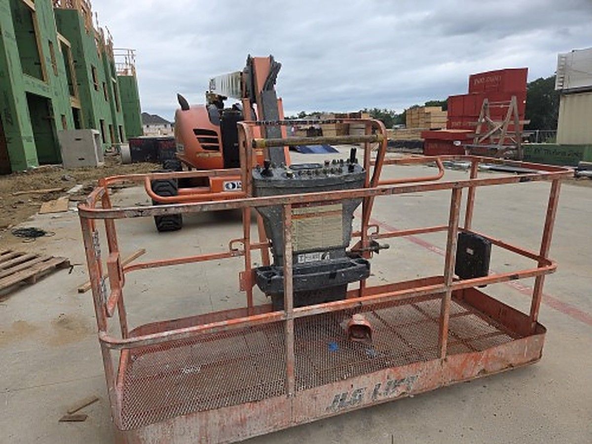 JLG 600AJ photo 3