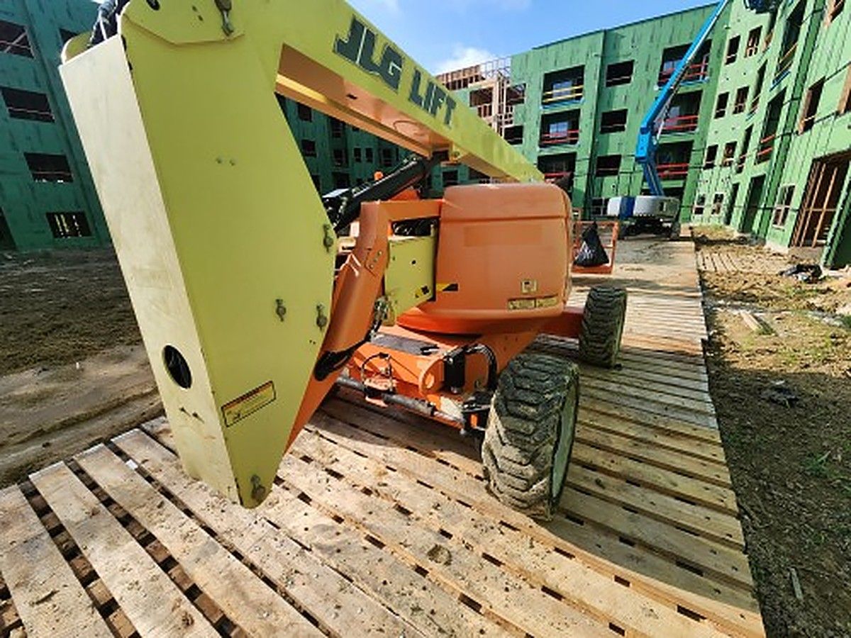JLG 600AJ photo 9