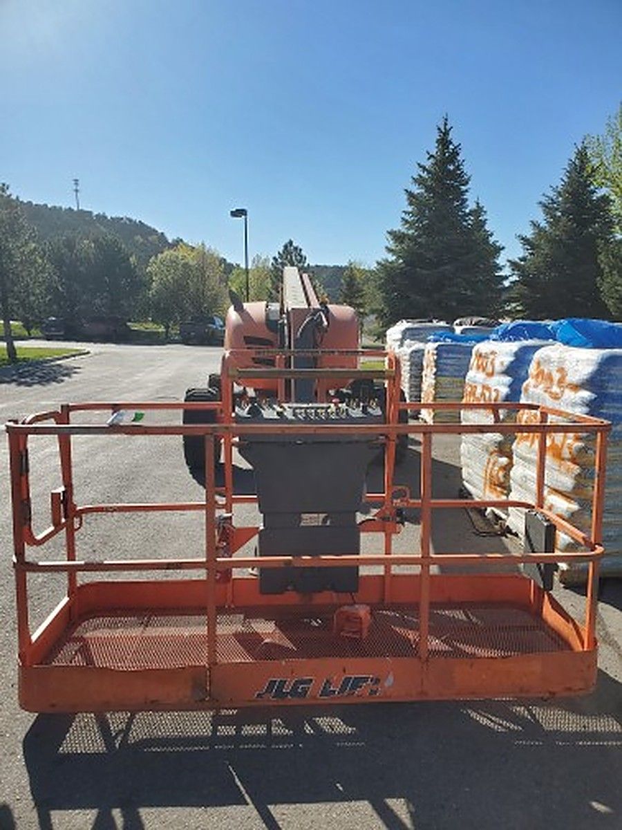 JLG 600AJ photo 2