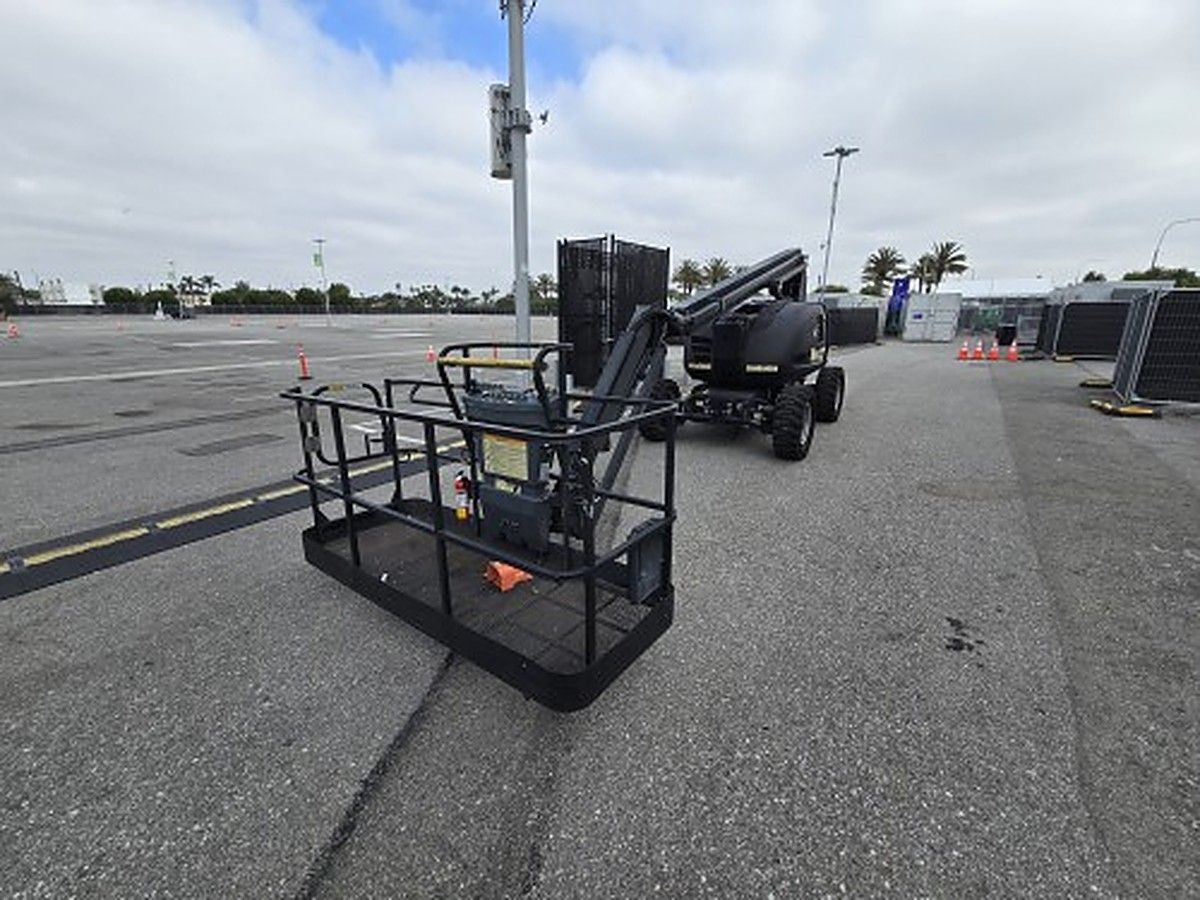 JLG 600AJ photo 3