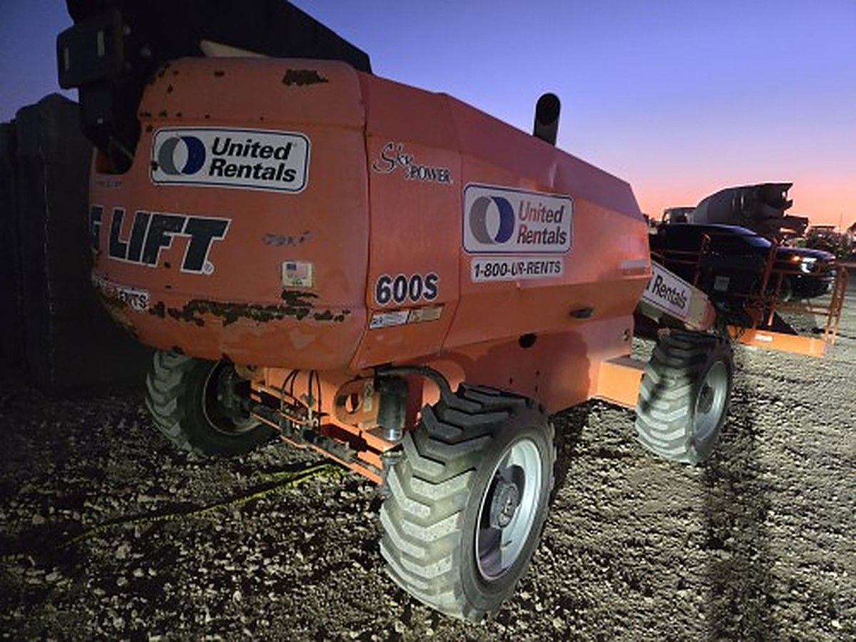 JLG 600S photo 2