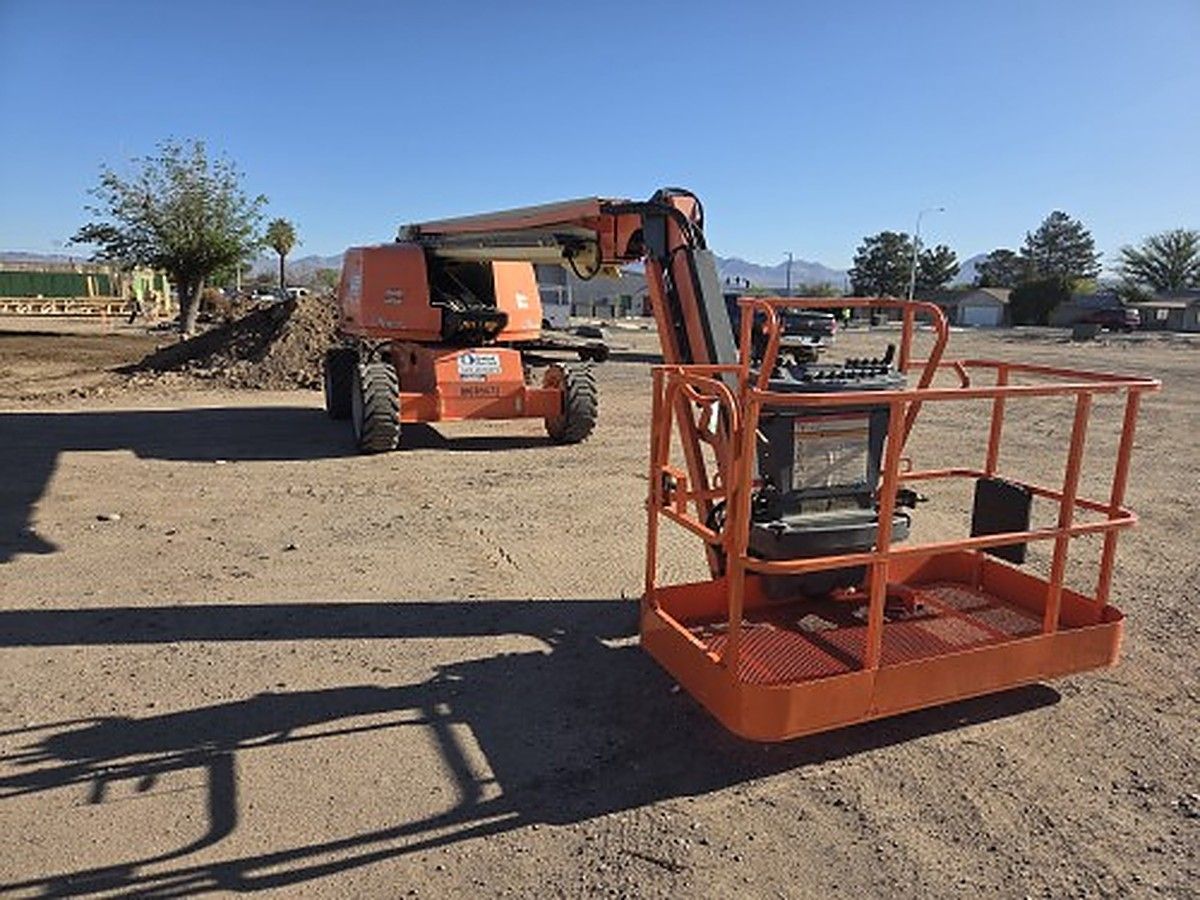 JLG 660SJ photo 2