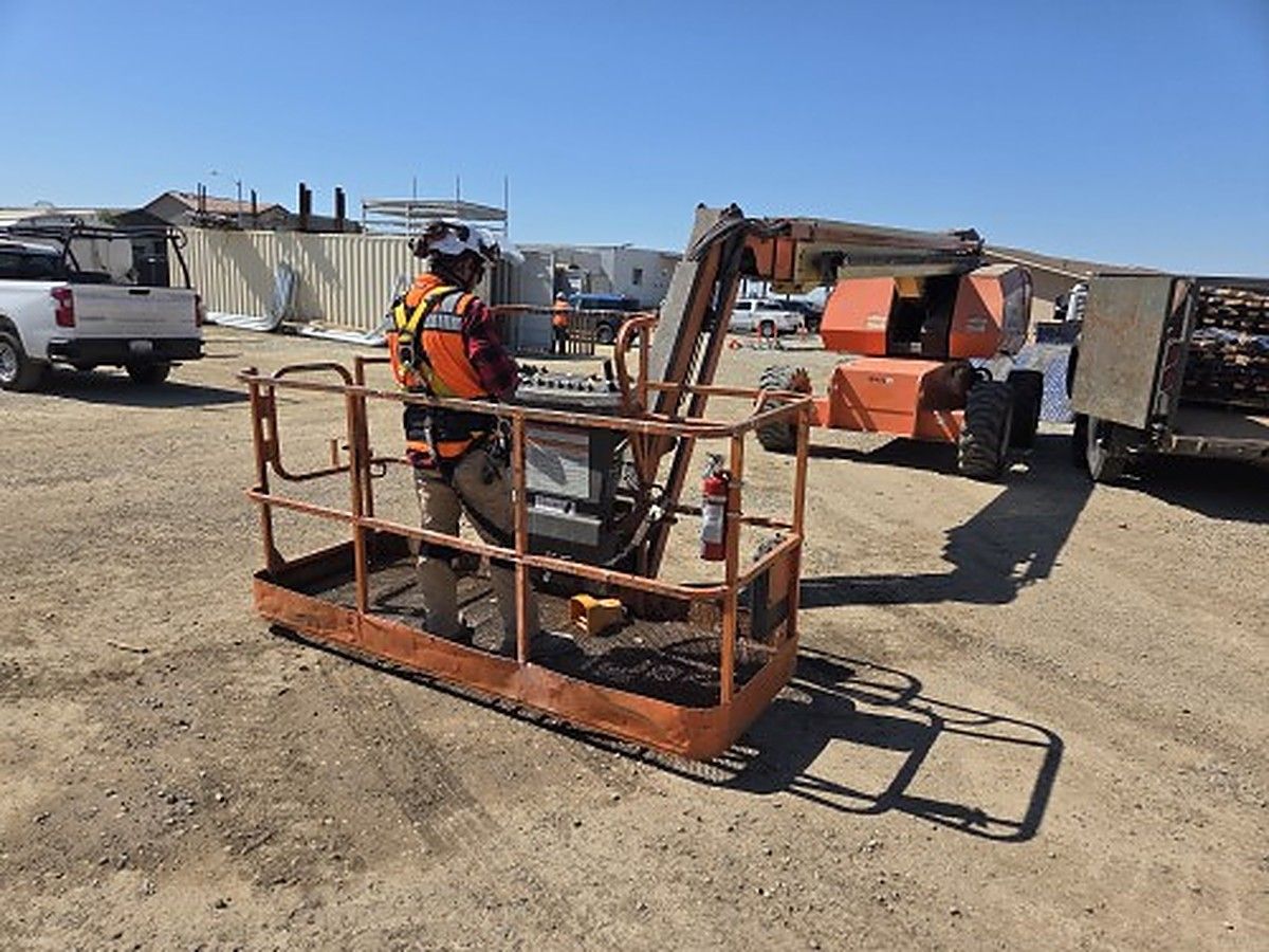 JLG 660SJ photo 2