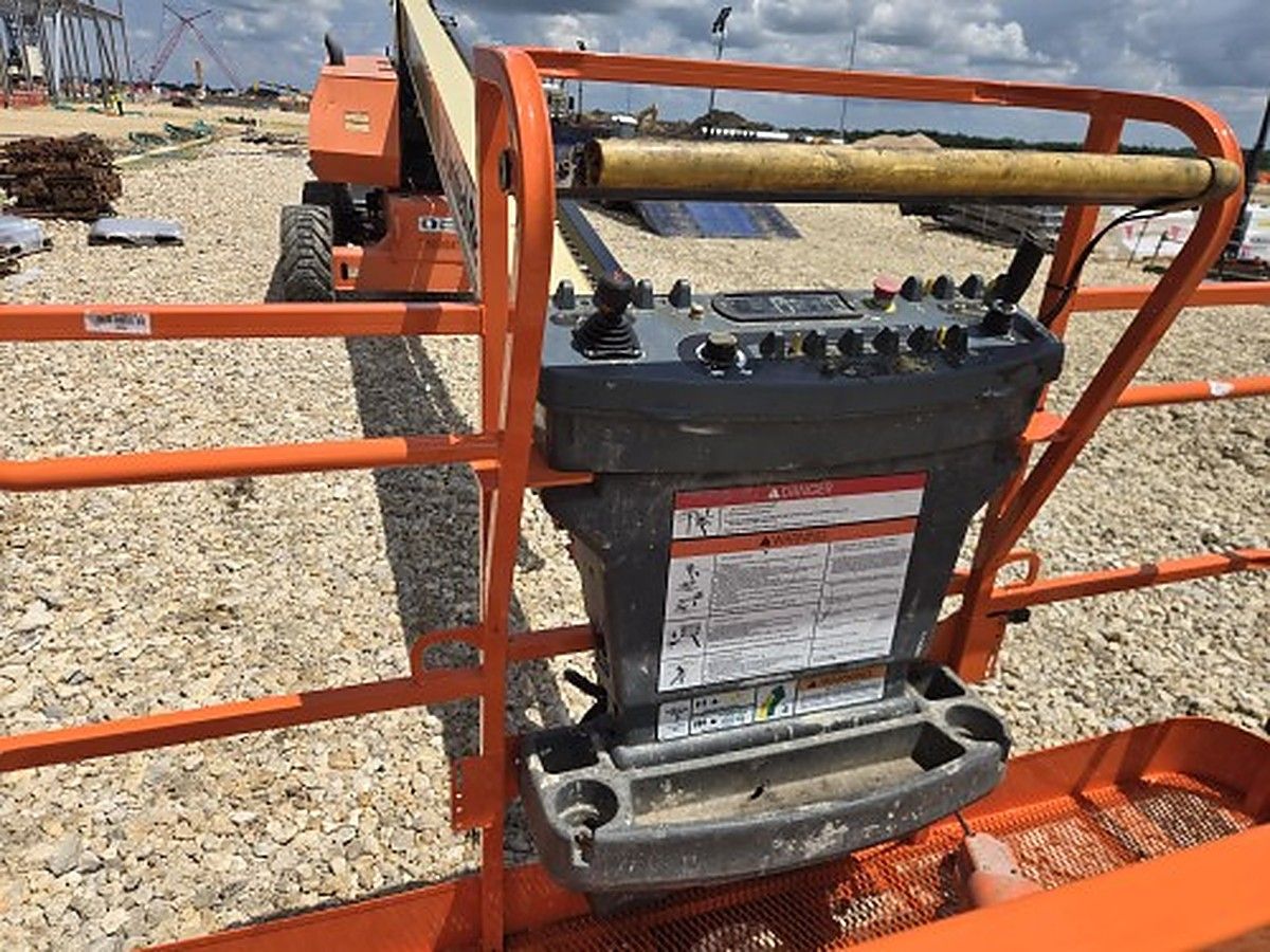 JLG 800S photo 4