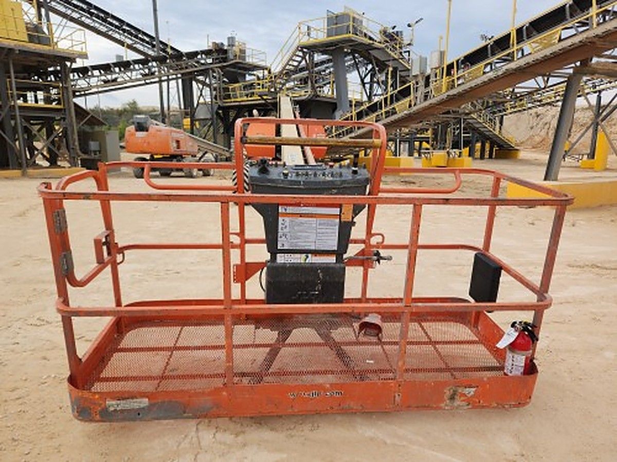 JLG 800S photo 5