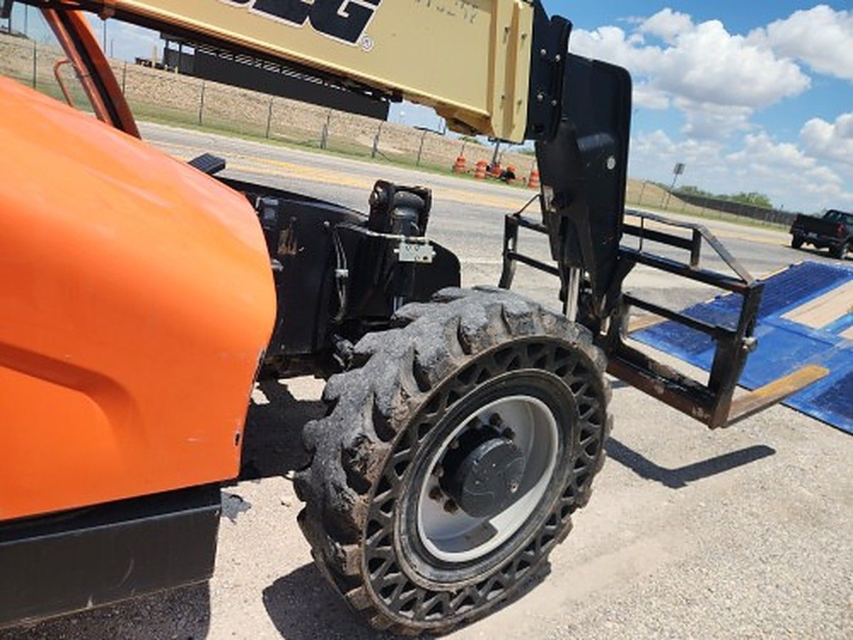 JLG 943 photo 4