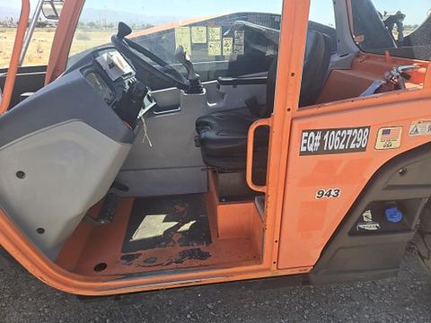 2017 JLG 943 S Forklift Variable Reach 9000# 30-45'