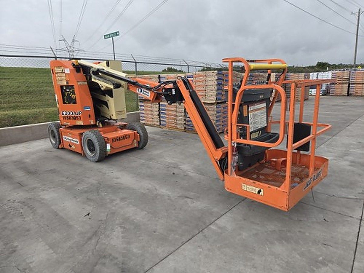 JLG E300AJP photo 2