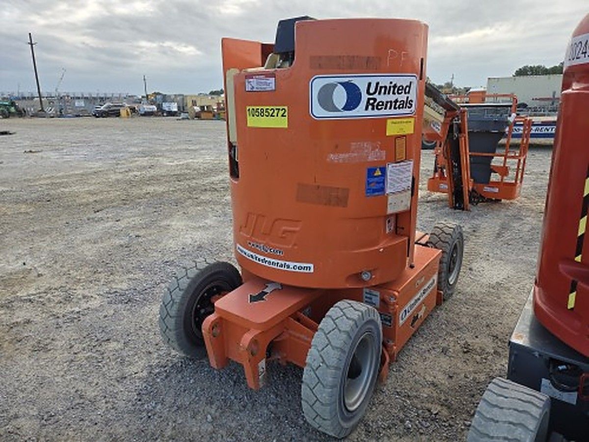 JLG E300AJP photo 2