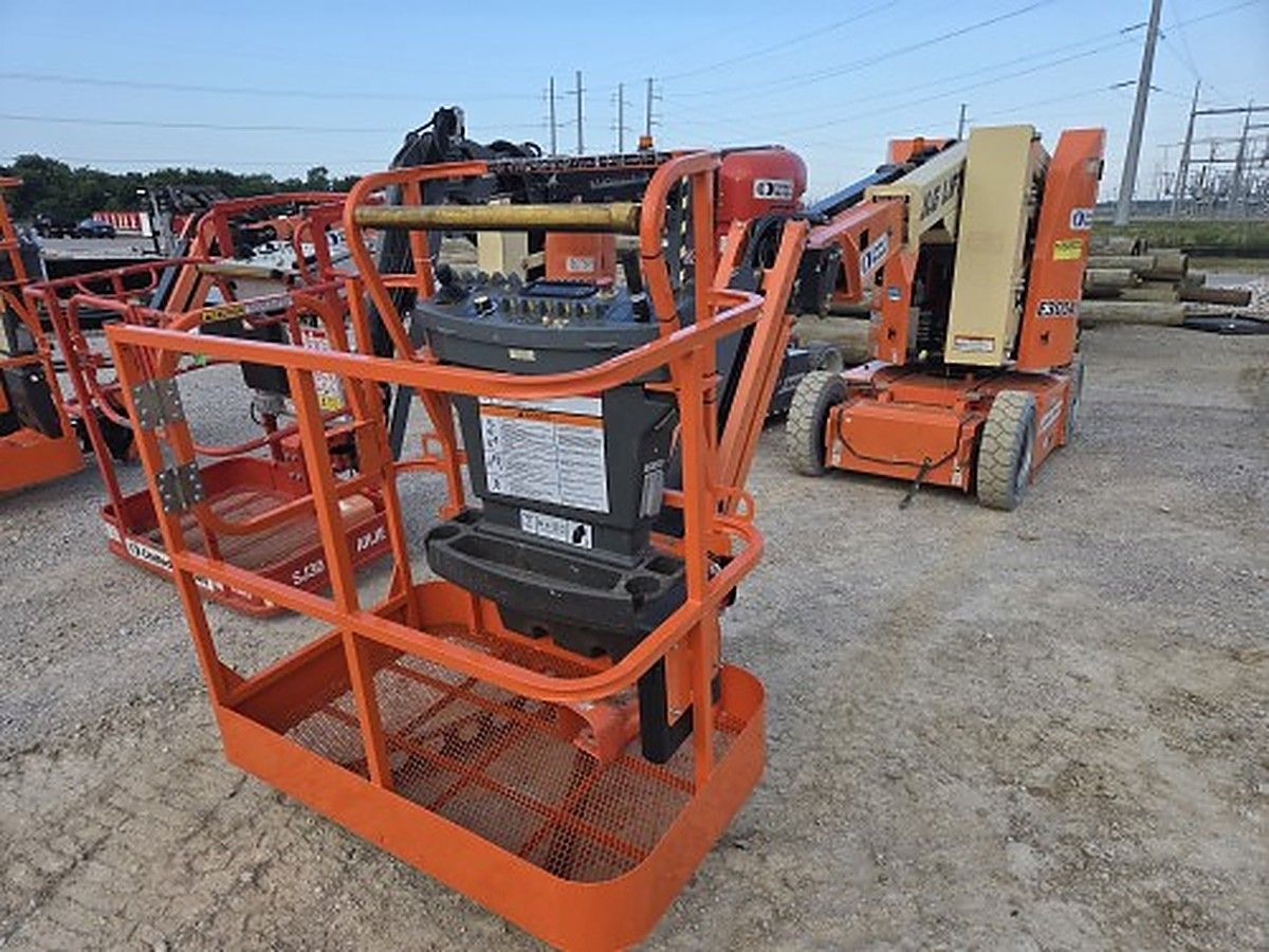 JLG E300AJP photo 5