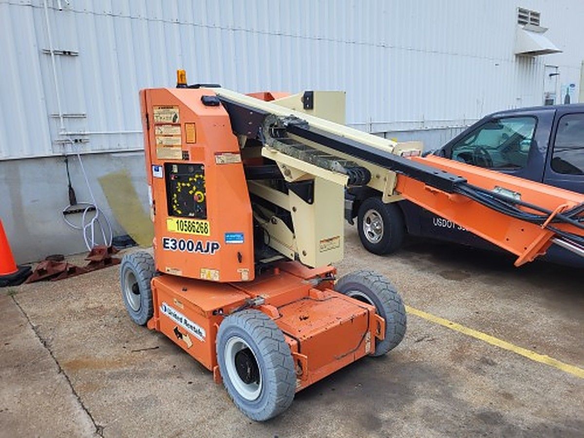 JLG E300AJP photo 2