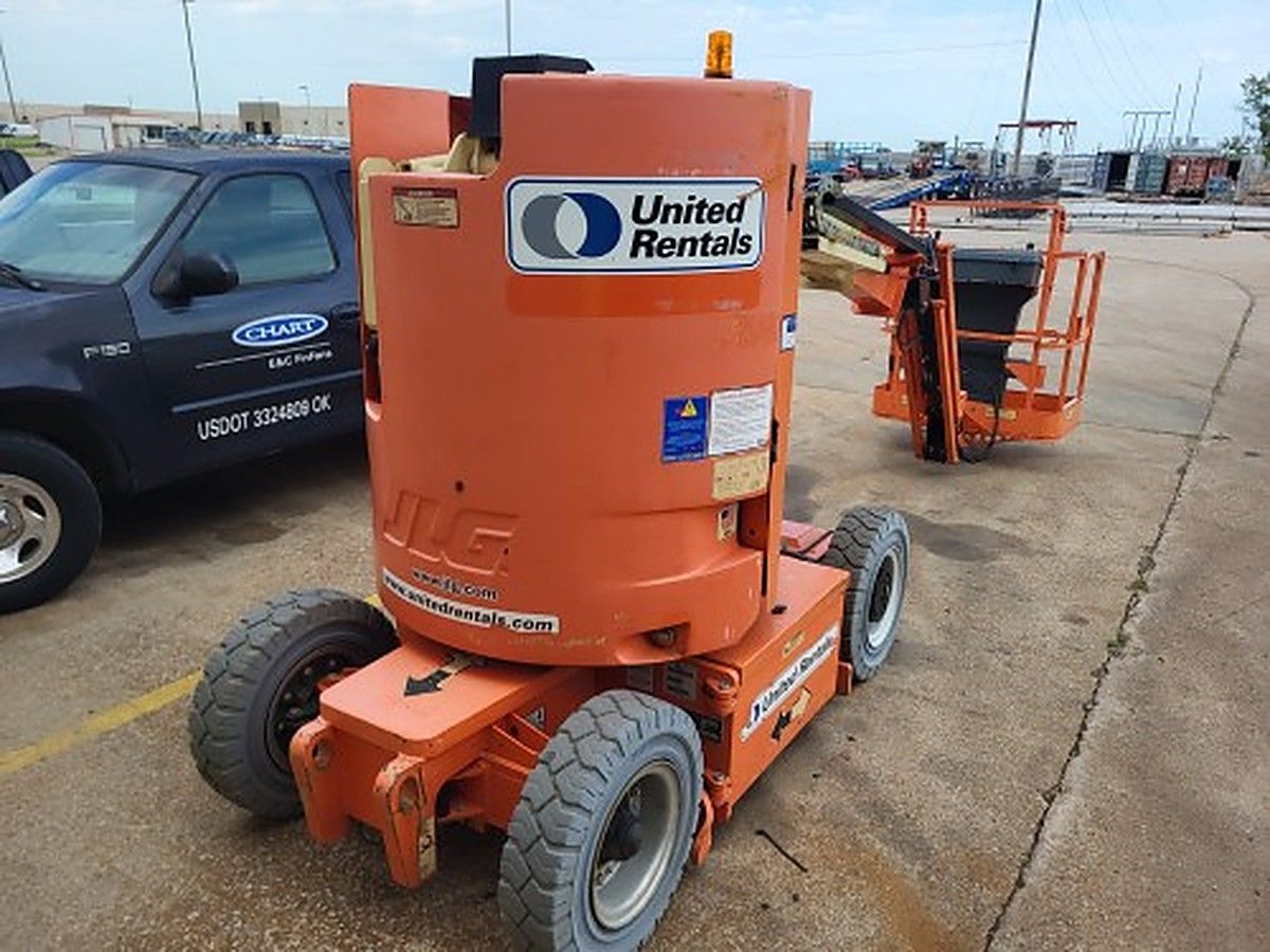 JLG E300AJP photo 3