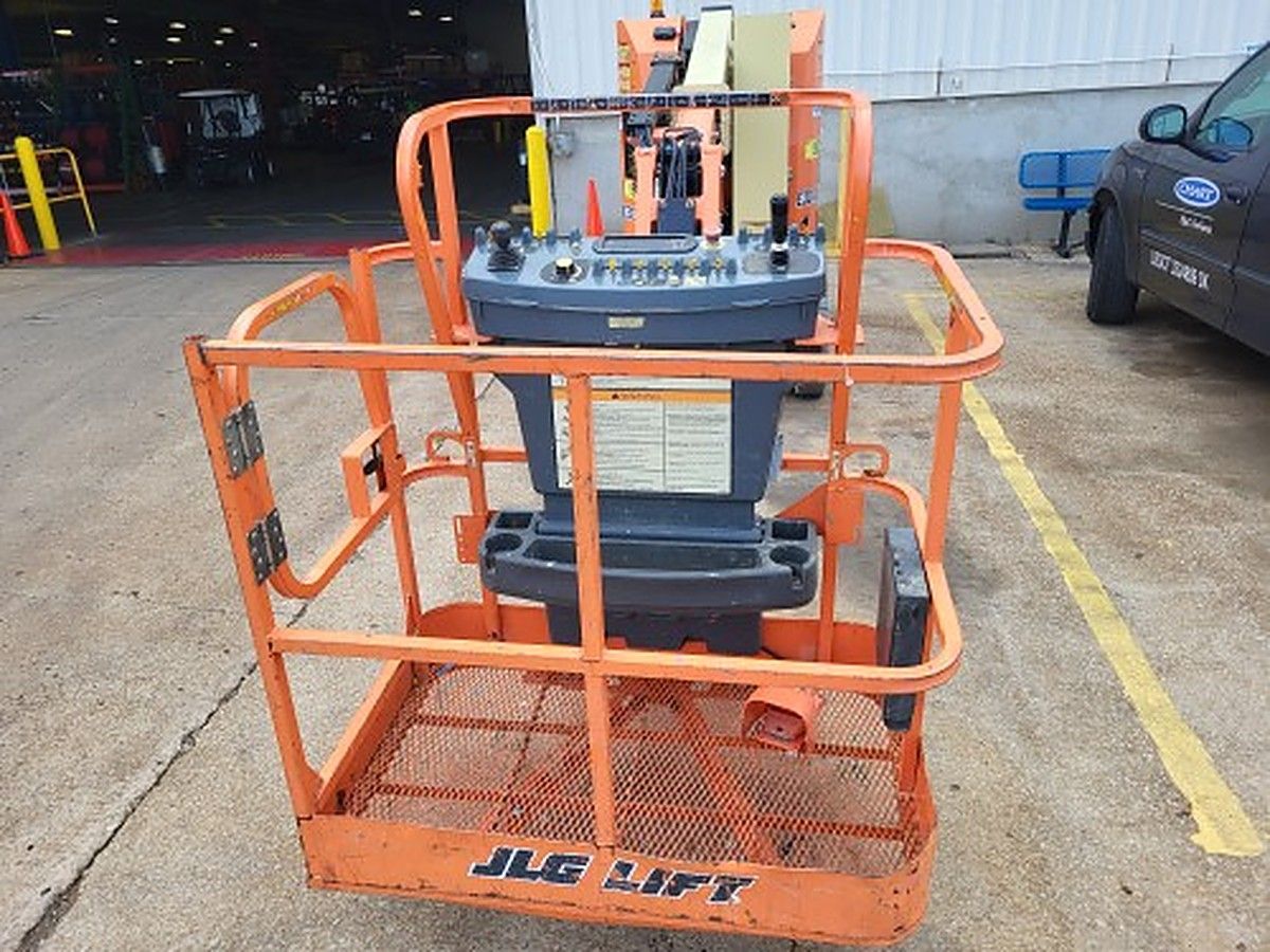 JLG E300AJP photo 5