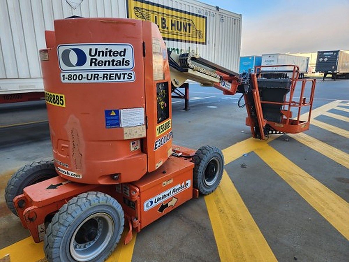 JLG E300AJP photo 7