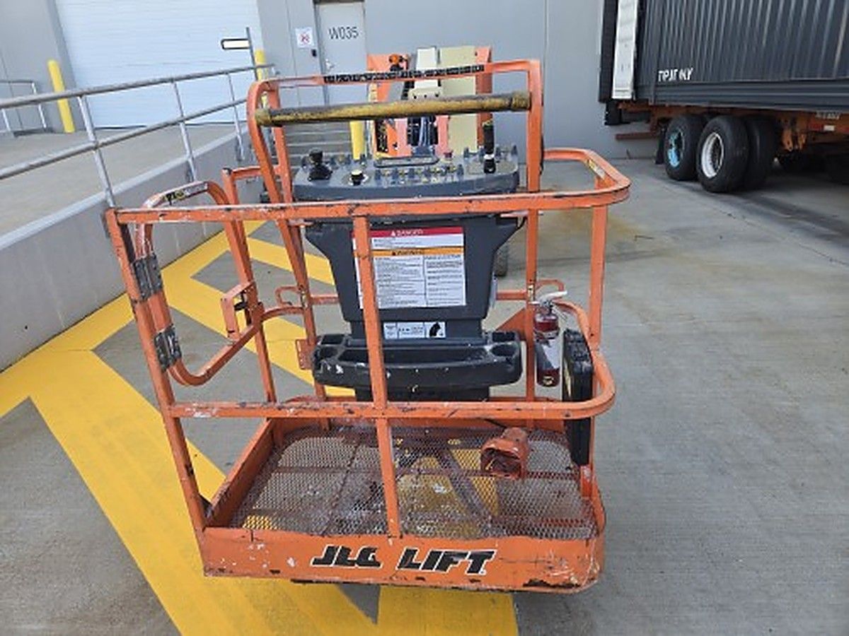 JLG E300AJP photo 8