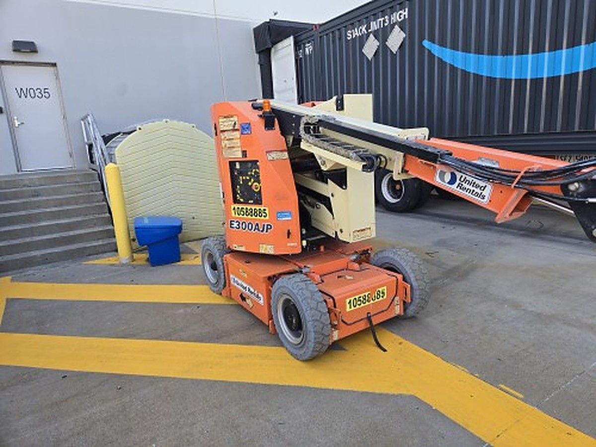 JLG E300AJP photo 9