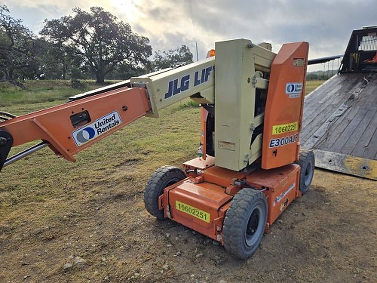 2017 JLG E300AJP for sale in Las Vegas, NV