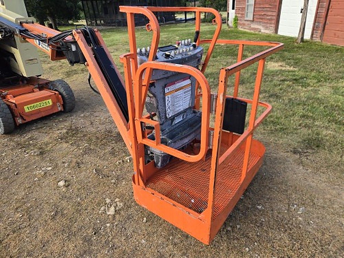 JLG E300AJP photo 3