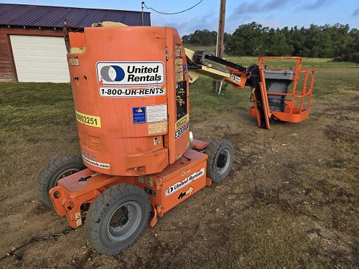 JLG E300AJP photo 5