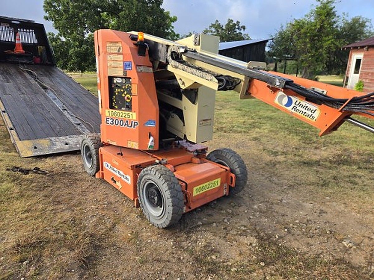 JLG E300AJP photo 6