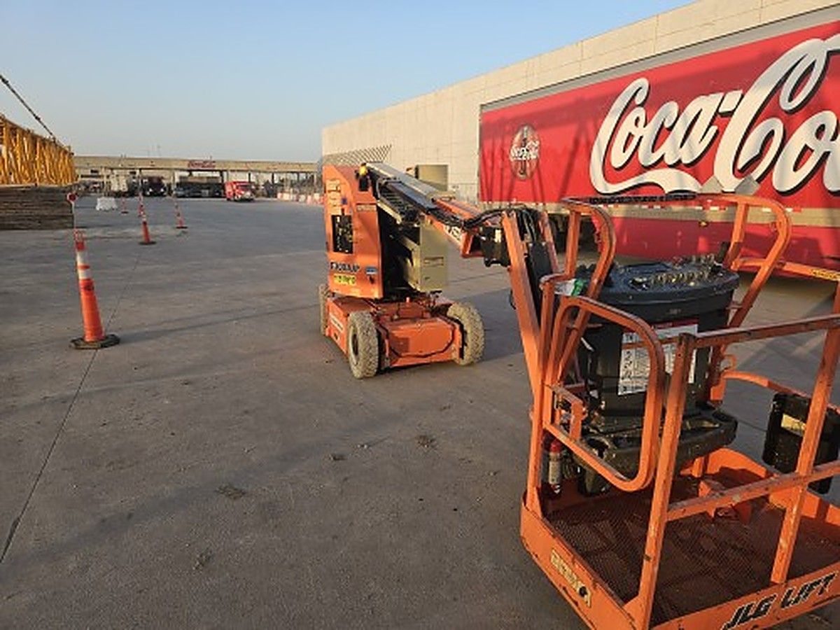 JLG E300AJP photo 2