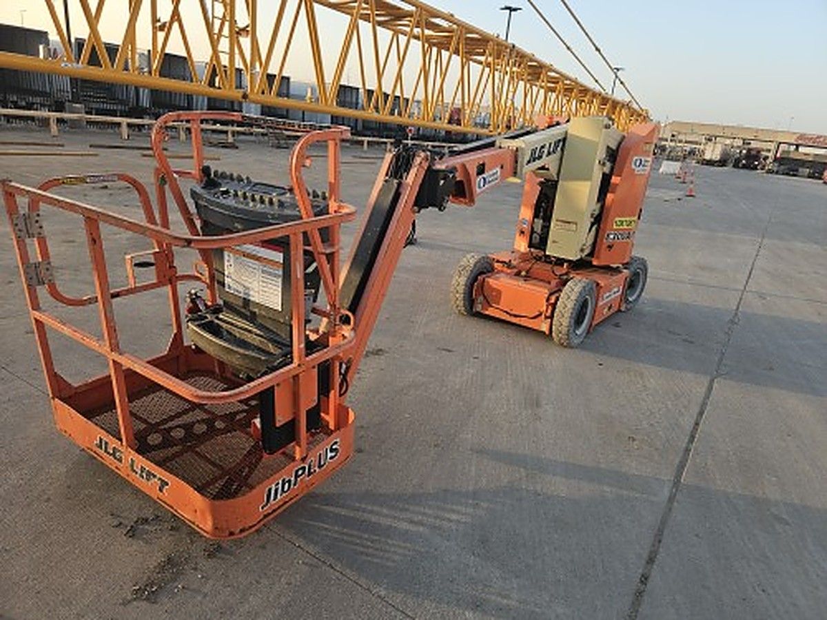 JLG E300AJP photo 4