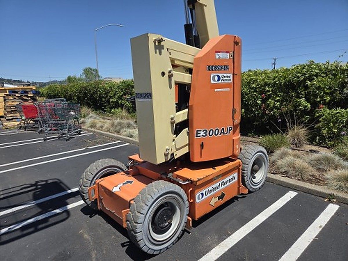 JLG E300AJP photo 2