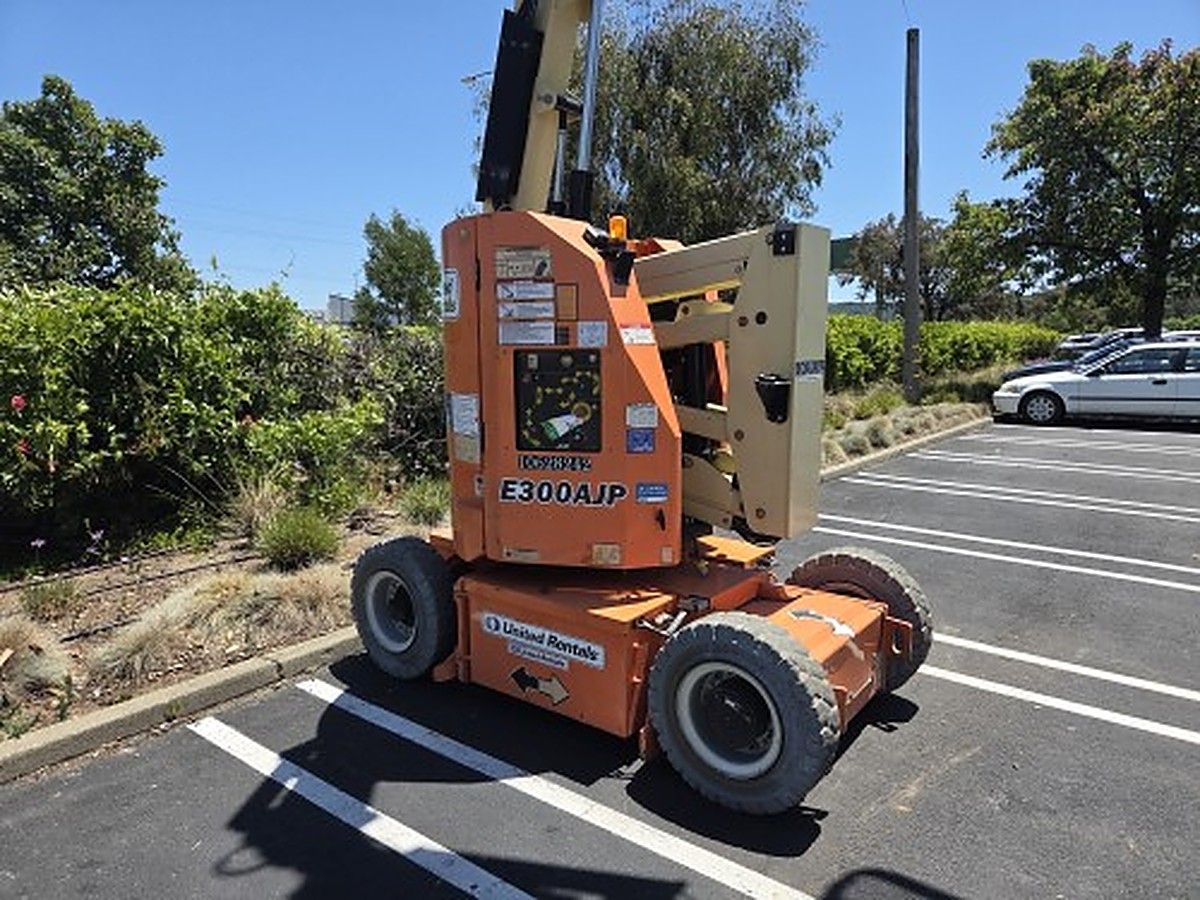 JLG E300AJP photo 3