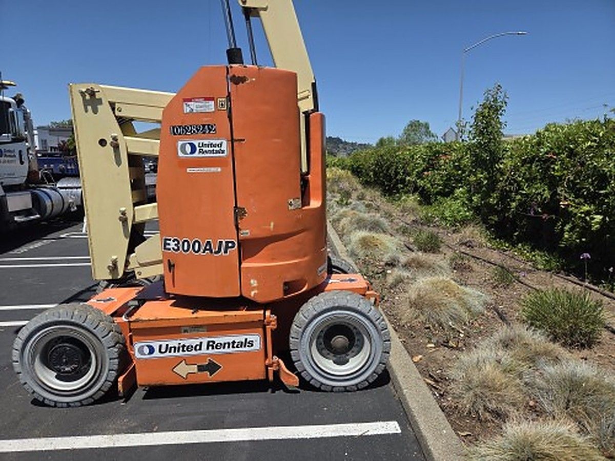 JLG E300AJP photo 5