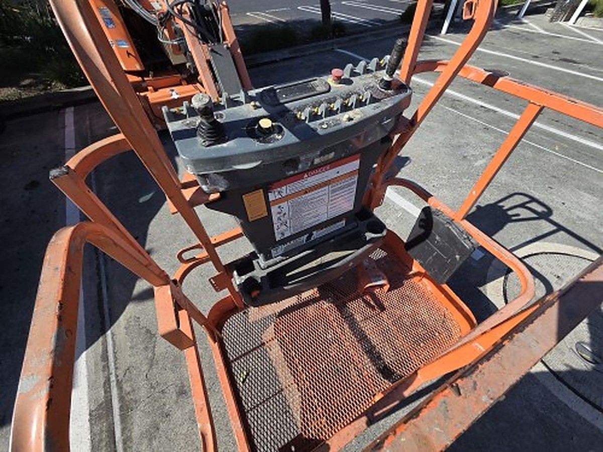 JLG E300AJP photo 9
