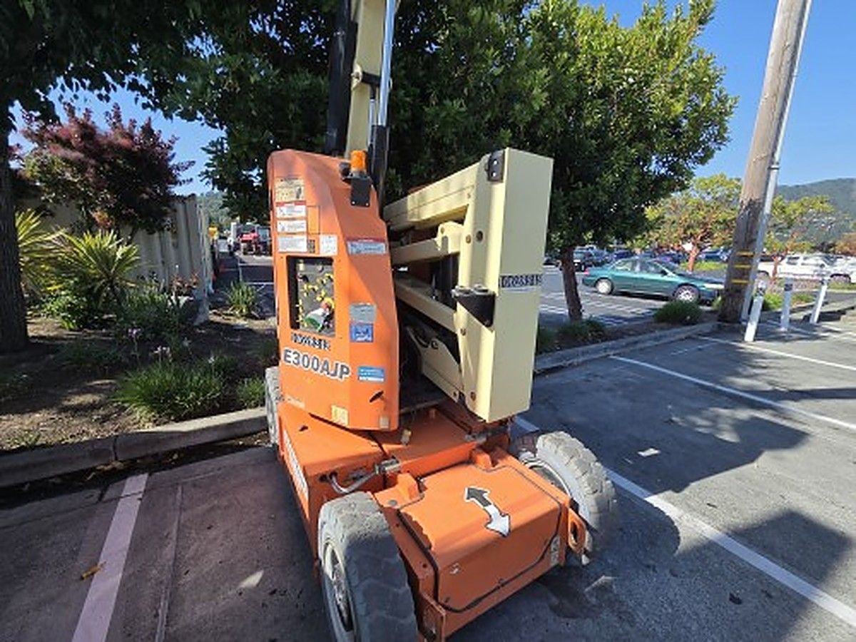 JLG E300AJP photo 10