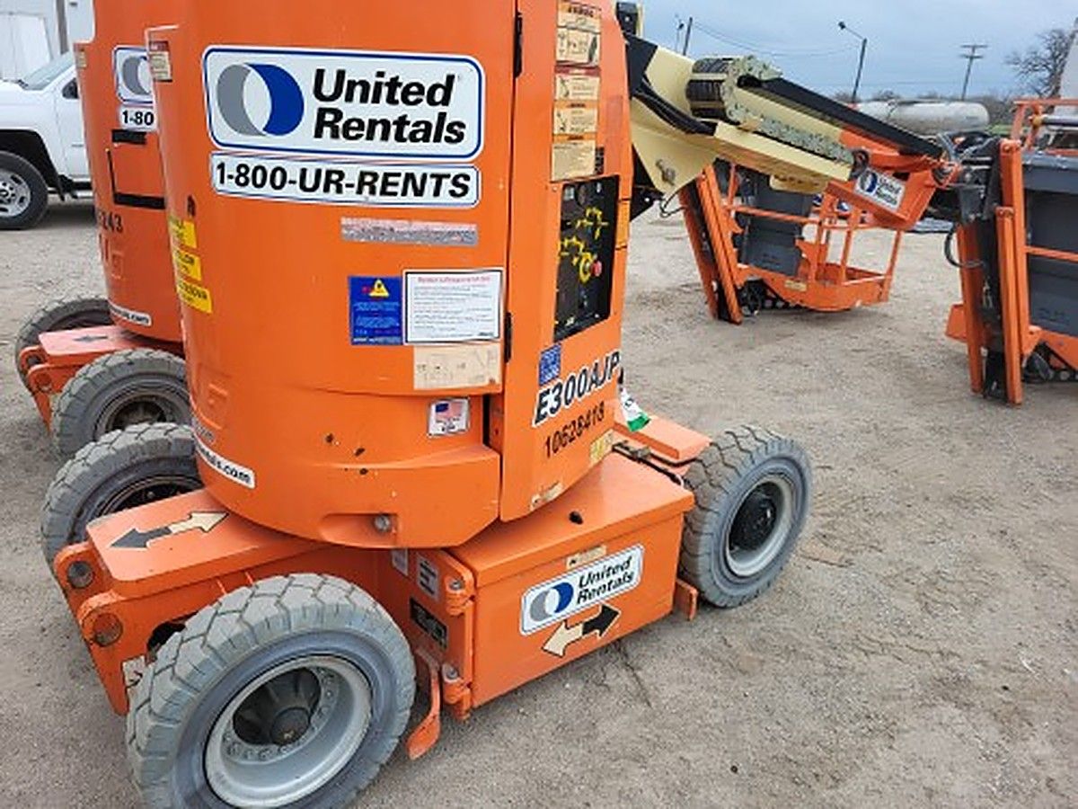 JLG E300AJP photo 2