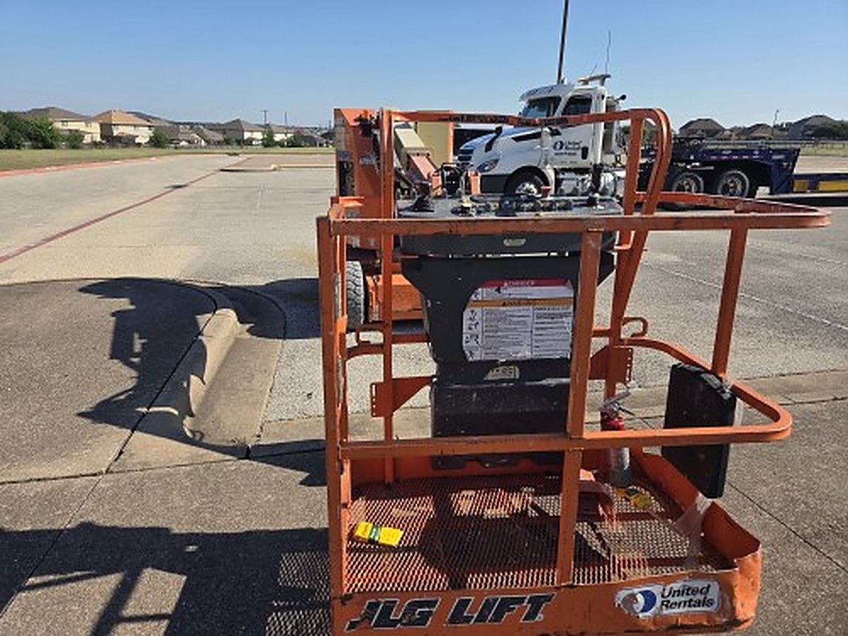 JLG E300AJP photo 7
