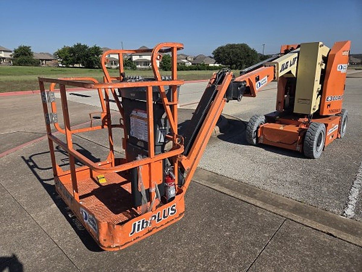 JLG E300AJP photo 9