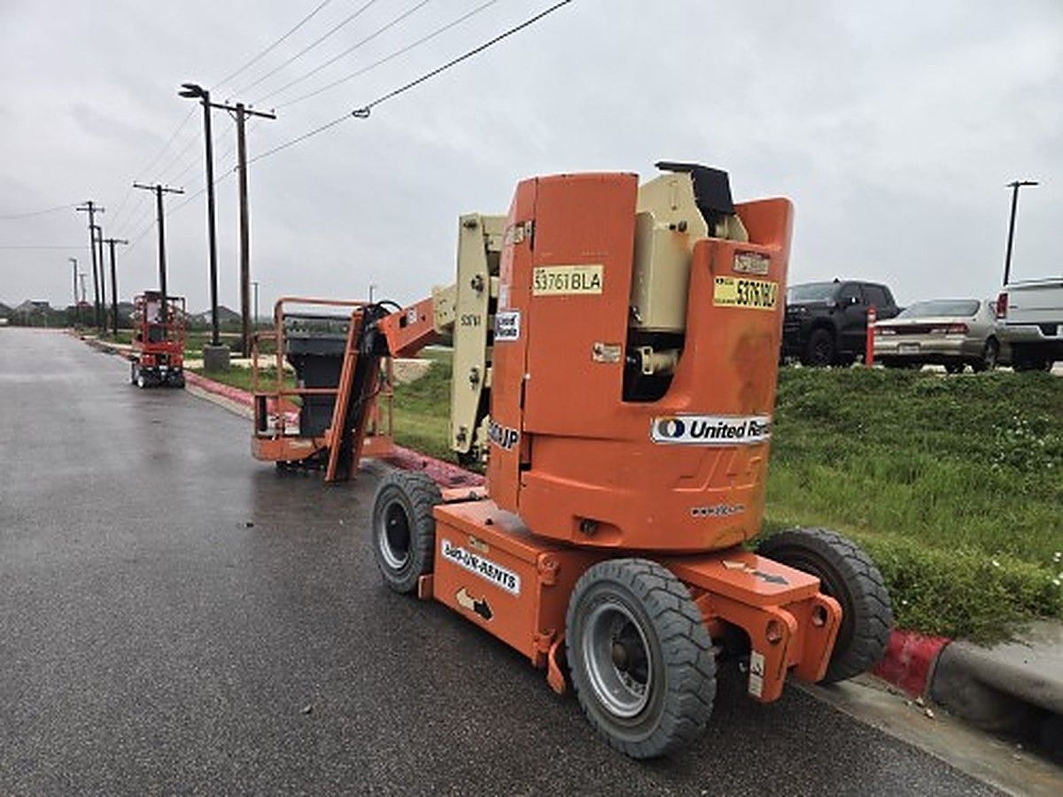 JLG E300AJP photo 2