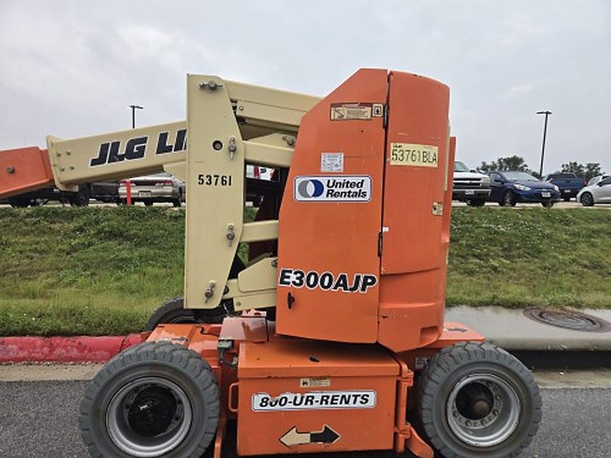 JLG E300AJP photo 3
